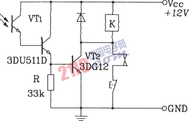 達(dá)林頓型光敏三極管構(gòu)成帶自鎖功能的光電控制繼電器電路圖